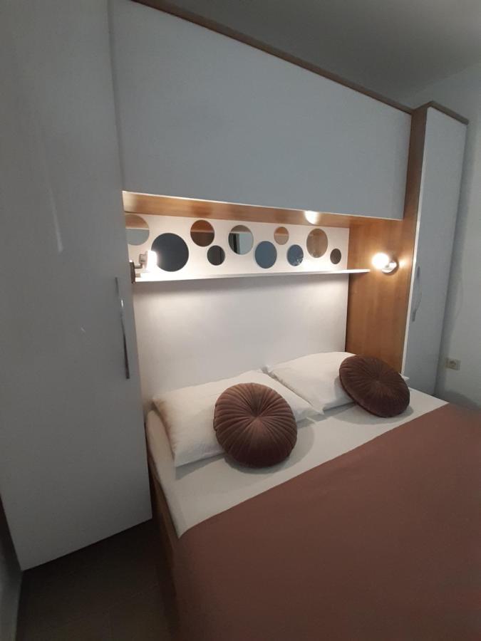 Apartment Lucky With Jacuzzi トロギール エクステリア 写真