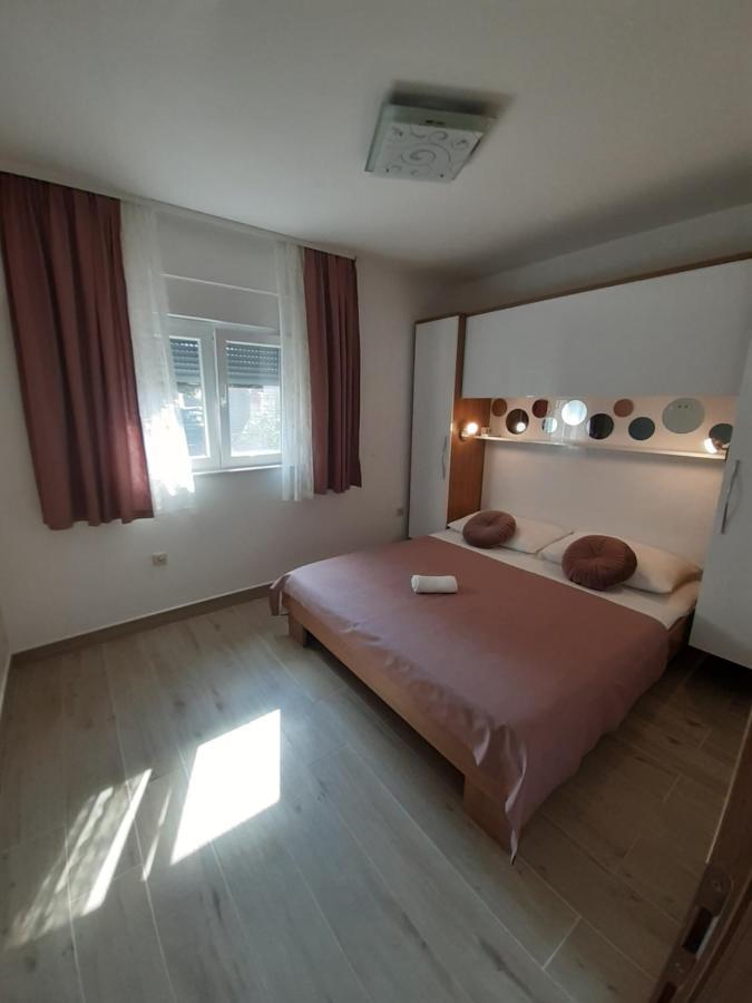 Apartment Lucky With Jacuzzi トロギール エクステリア 写真