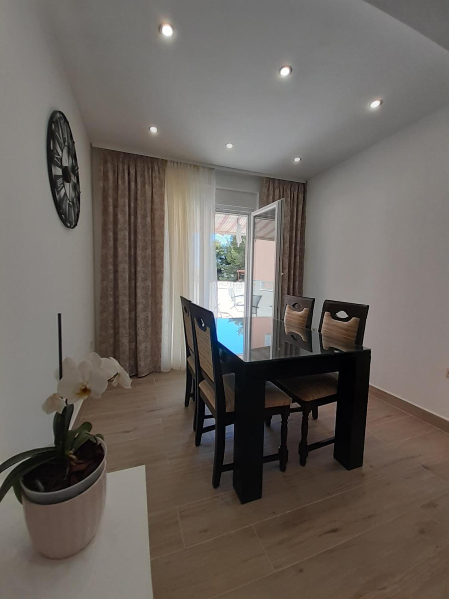 Apartment Lucky With Jacuzzi トロギール 部屋 写真
