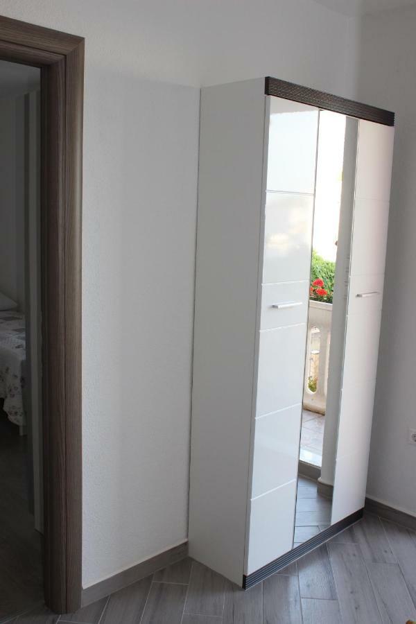 Apartment Lucky With Jacuzzi トロギール エクステリア 写真