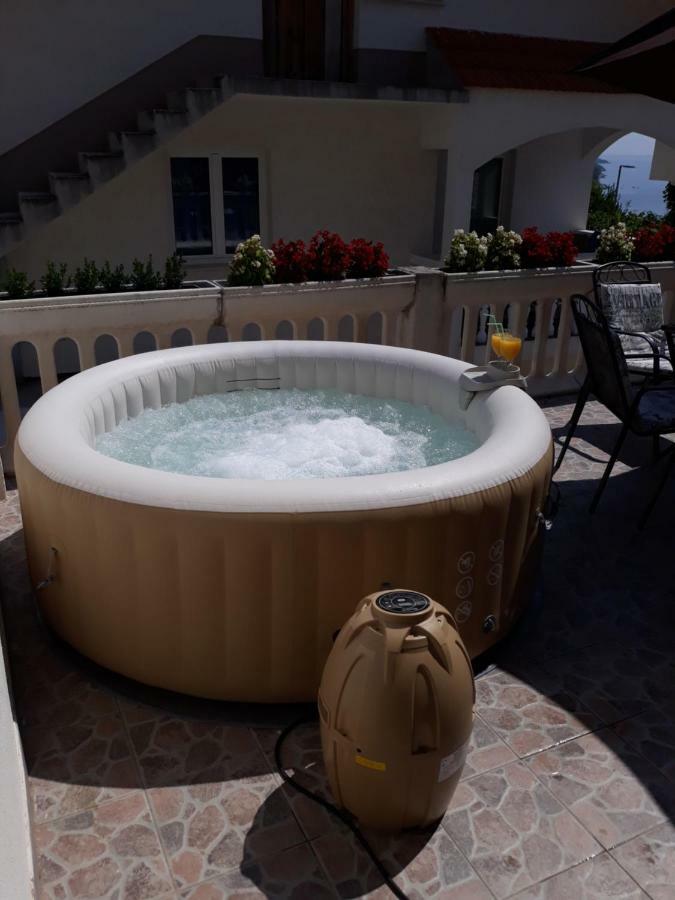 Apartment Lucky With Jacuzzi トロギール エクステリア 写真